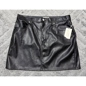 Universal Thread Women's Plus Size Faux Leather Mini Skirt Size 14 Black NWT